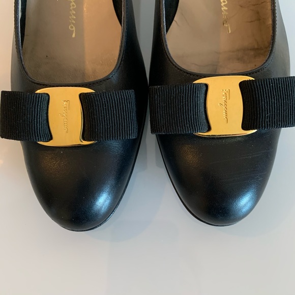Salvatore Ferragamo black leather shoes size 9B - Picture 2 of 8